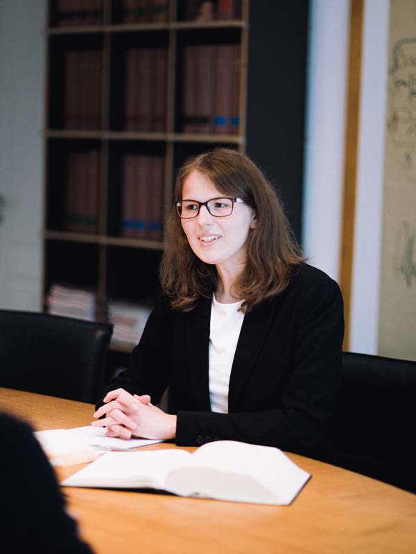 Rechtsanwältin Kathrin Völkel betreut die Bereiche Familienrecht, Sozialrecht und Ausländerrecht.