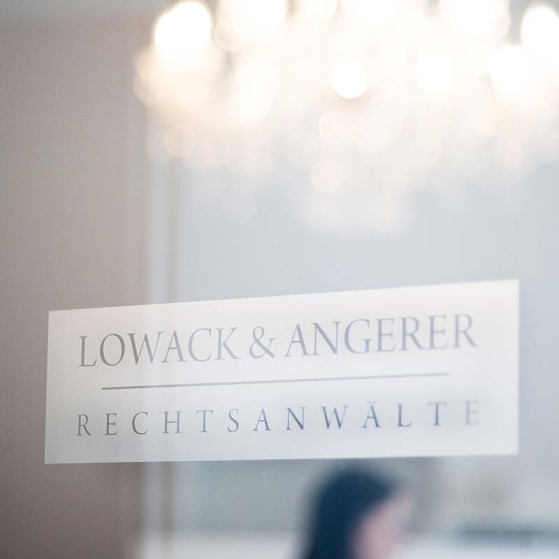 Lowack und Angerer Anwaltskanzlei Schriftzug auf Tür, Rechtsanwälte aus Bayreuth / Kulmbach
